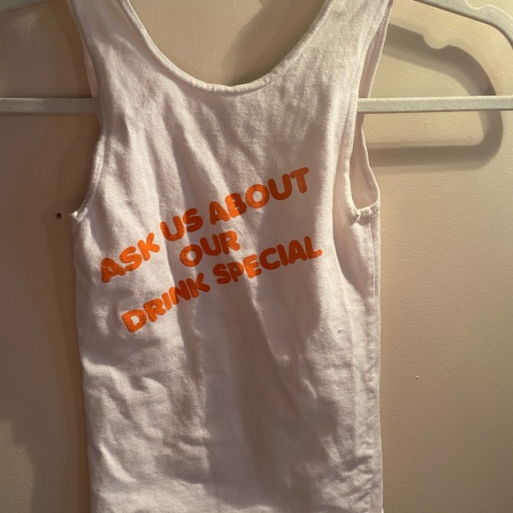 Hooters uniform shirt xsmall HOOTERS CANADA. MAKE AN OFFER. - Picture 3 of 5